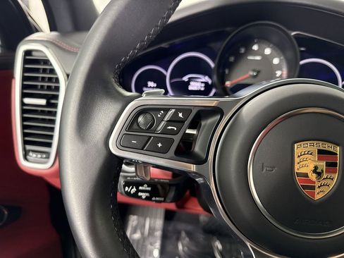 Certified 2023 Porsche Cayenne Platinum Edition AWD/4WD image 37