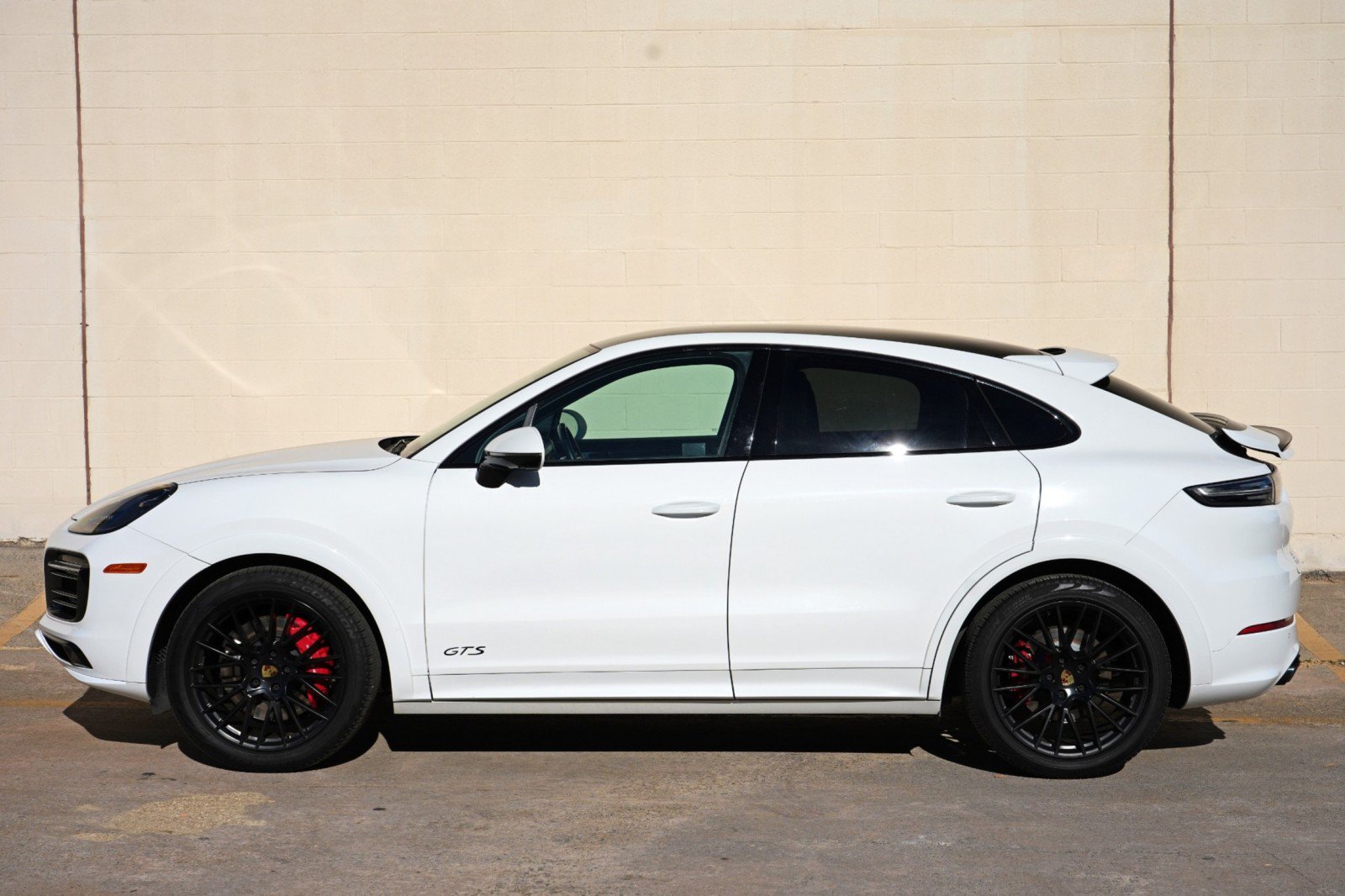 Used 2022 Porsche Cayenne GTS w/ Towing Package w/o Tow Ball AWD/4WD image 52