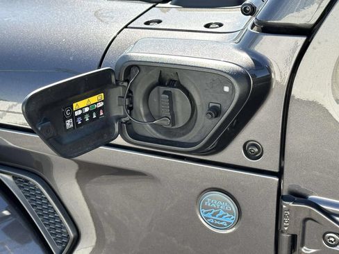 Used 2024 Jeep Wrangler Unlimited w/ Convenience Group AWD/4WD image 10