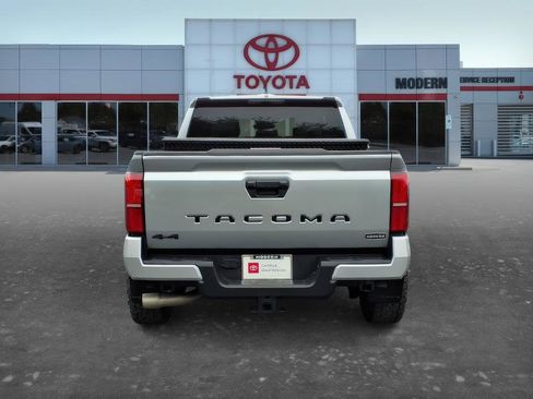 Certified 2024 Toyota Tacoma SR5 AWD/4WD image 5