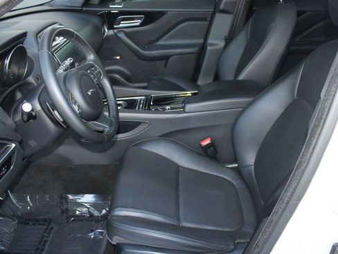 Used 2019 Jaguar F-PACE Premium image 5