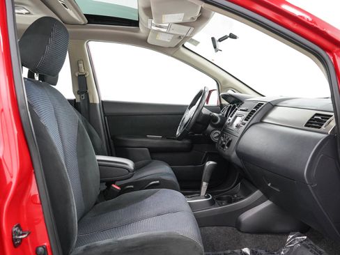 Used 2011 Nissan Versa Hatchback w/ Premium Pkg FWD image 12