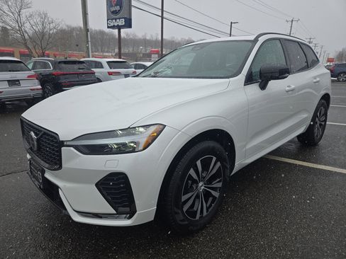 Certified 2025 Volvo XC60 B5 Core AWD/4WD image 3