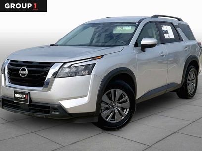 Used 2024 Nissan Pathfinder SV