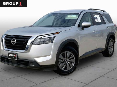Used 2024 Nissan Pathfinder SV FWD image 1