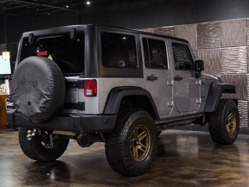 Used 2018 Jeep Wrangler Unlimited Sport S AWD/4WD image 9