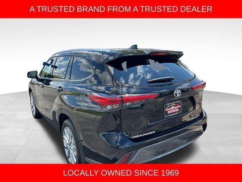 Used 2023 Toyota Highlander Limited AWD/4WD image 3