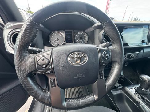 Used 2019 Toyota Tacoma TRD Sport w/ Technology Package RWD image 11