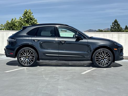 Used 2026 Porsche Macan AWD/4WD image 9