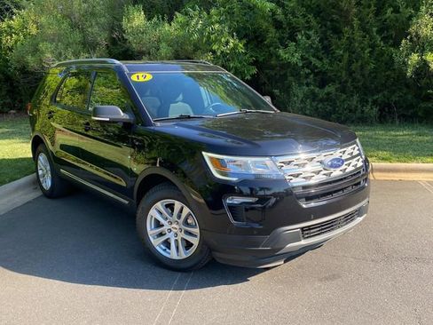Used 2019 Ford Explorer XLT w/ Equipment Group 201A FWD image 1