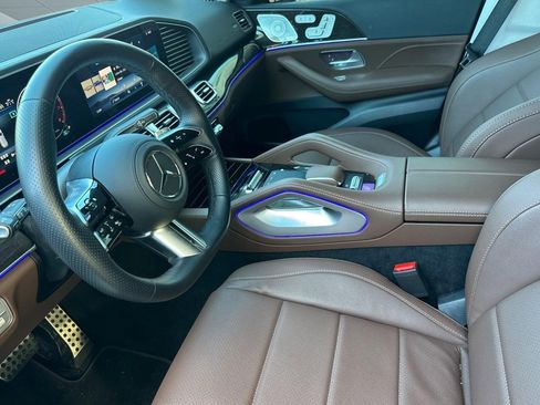 Used 2025 Mercedes-Benz GLS 450 4MATIC image 4