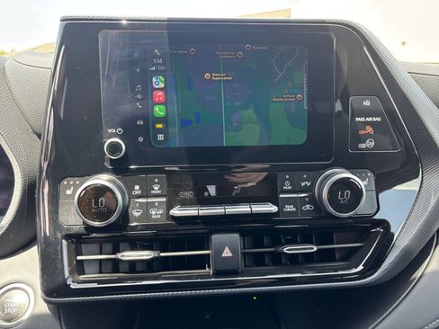 Used 2025 Toyota Highlander XSE AWD/4WD image 20