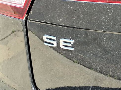 Used 2024 Volkswagen Tiguan SE R-Line image 8