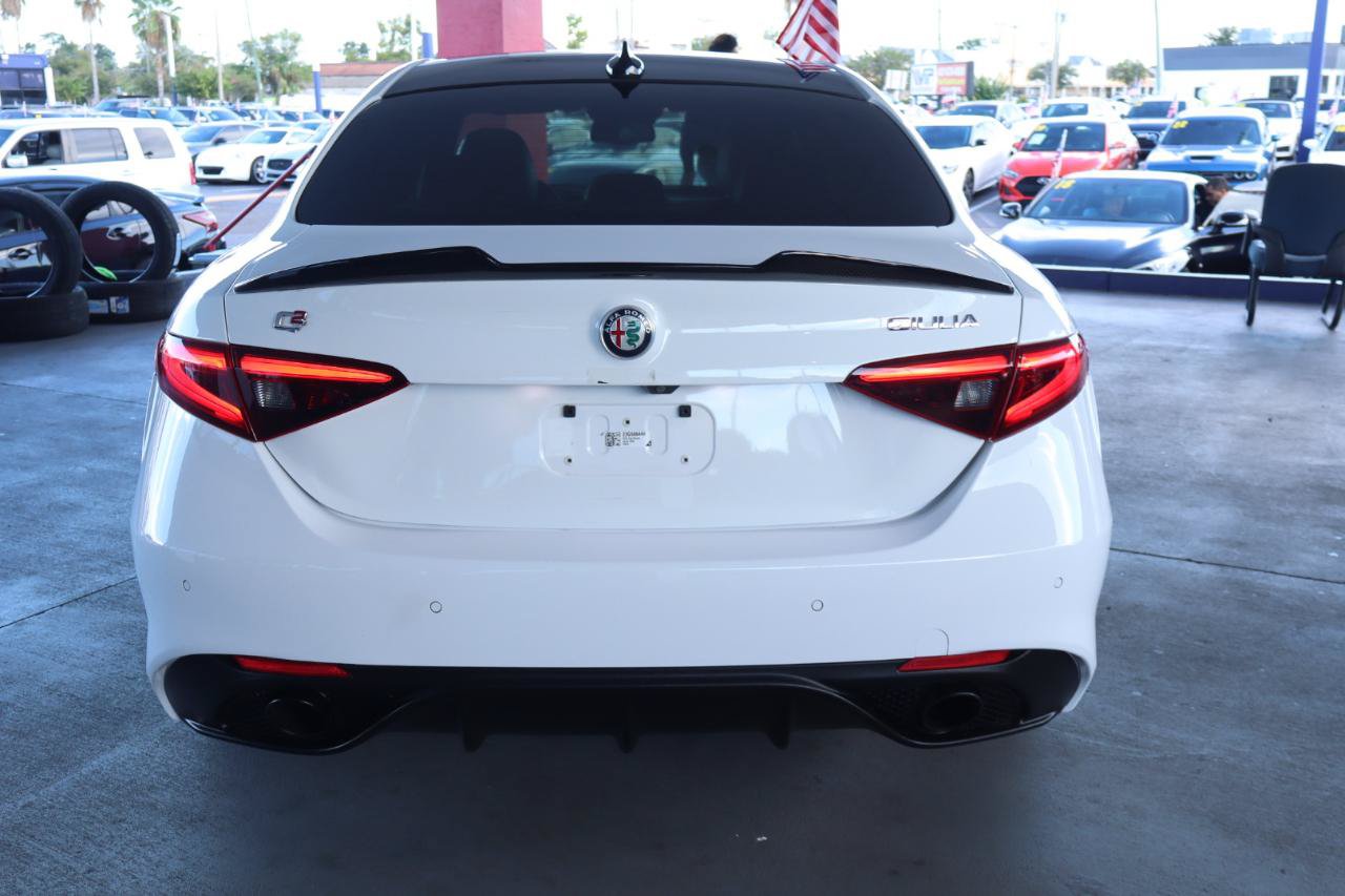 Used 2023 Alfa Romeo Giulia Veloce RWD image 8