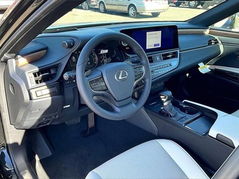New 2025 Lexus ES 350 w/ Premium Package image 6