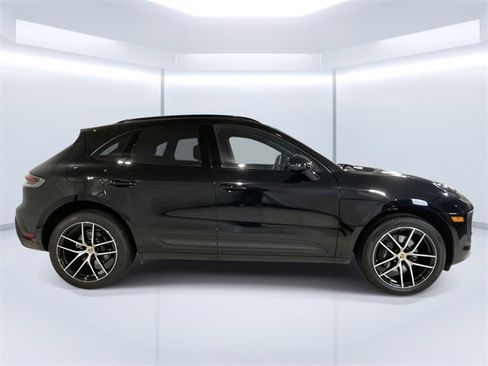Certified 2025 Porsche Macan image 8