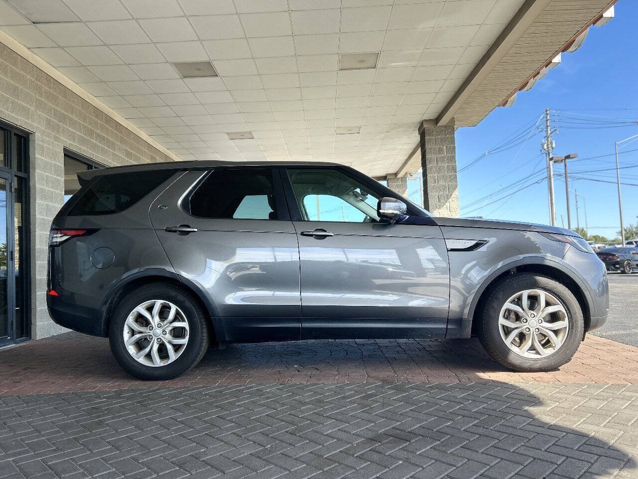 Used 2018 Land Rover Discovery SE AWD/4WD image 20