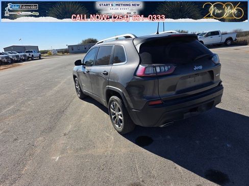 Used 2019 Jeep Cherokee Latitude Plus w/ Comfort/Convenience Group image 4