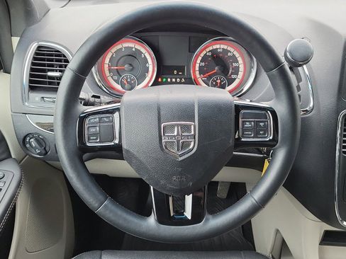 Used 2018 Dodge Grand Caravan SXT w/ Driver Convenience Group image 29