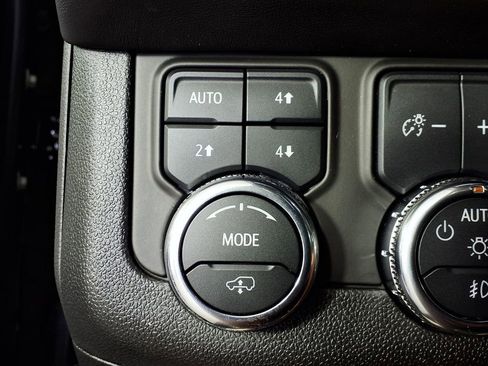 Used 2025 GMC Yukon XL AT4 Ultimate image 15