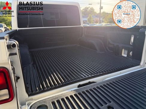 Used 2022 Jeep Gladiator Rubicon w/ Trailer Tow Package AWD/4WD image 11