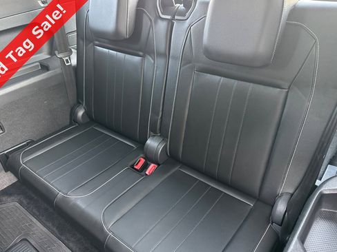 Certified 2022 Volkswagen Tiguan SE R-Line image 15