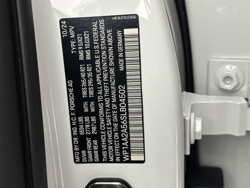 Certified 2025 Porsche Macan image 21