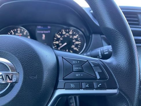 Used 2018 Nissan Rogue S image 20