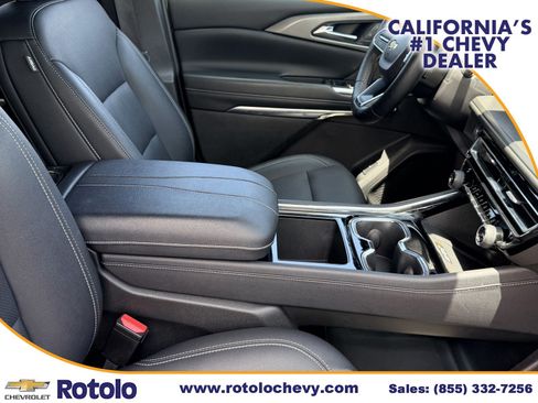 Used 2025 Chevrolet Traverse LT FWD image 8