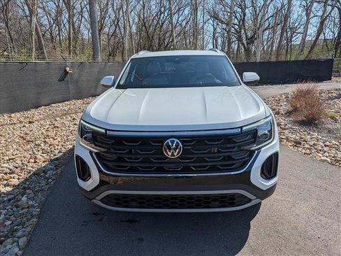 Used 2025 Volkswagen Atlas Cross Sport SEL image 8