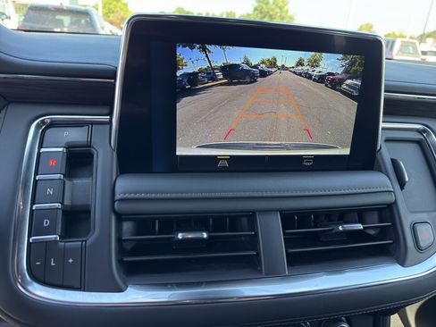 Used 2024 Chevrolet Suburban LT RWD image 18