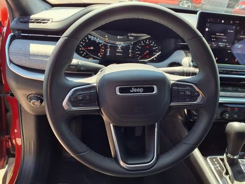 Used 2024 Jeep Compass Latitude AWD/4WD image 5