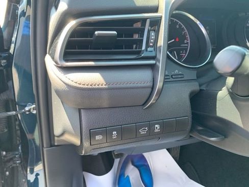 Used 2019 Toyota Camry LE image 21