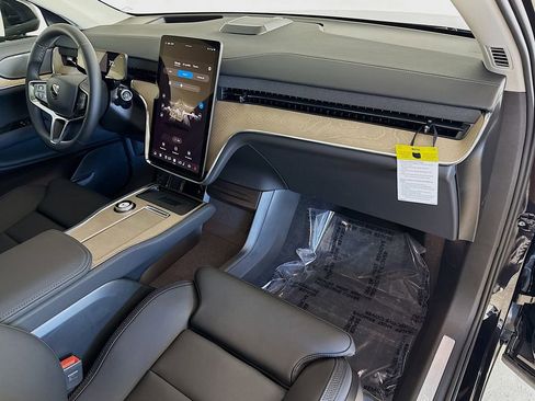 New 2025 Volvo EX90 Ultra w/ Protection Package Premier image 30