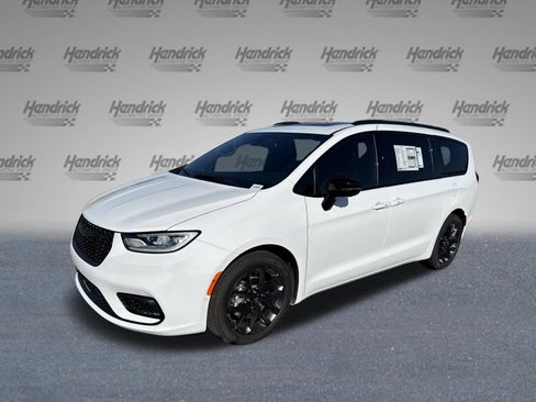 New 2026 Chrysler Pacifica Limited w/ S Appearance Package image 4