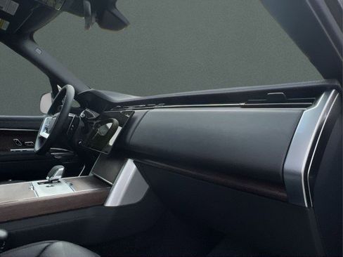 New 2025 Land Rover Range Rover SE image 28