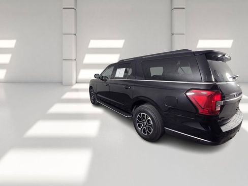 Used 2023 Ford Expedition Max XLT image 7