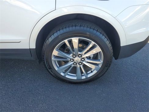 Used 2025 Cadillac XT5 Premium Luxury image 5