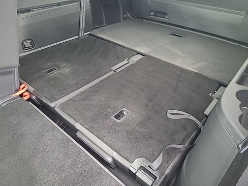 Used 2025 Volkswagen Atlas SE image 19