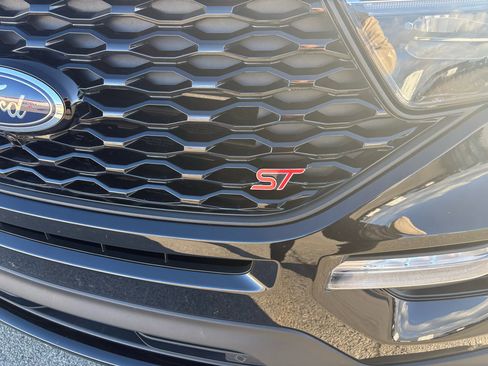 Used 2023 Ford Explorer ST w/ Equipment Group 401A image 9