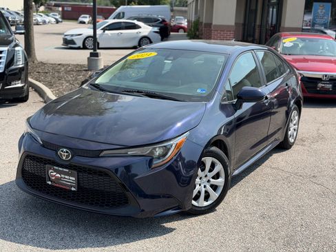 Used 2021 Toyota Corolla LE FWD image 2