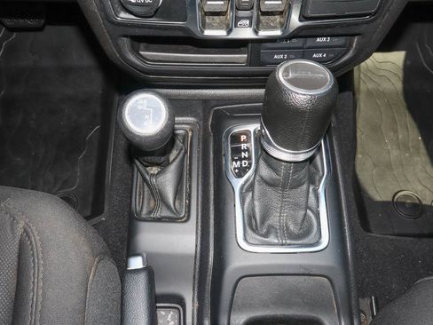 Used 2023 Jeep Gladiator Sport AWD/4WD image 27