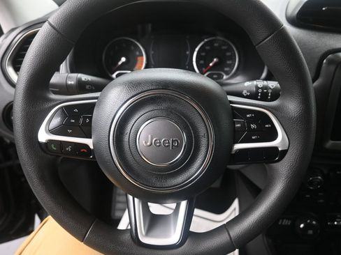 Used 2023 Jeep Renegade Latitude AWD/4WD image 19