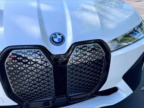 Used 2023 BMW iX xDrive50 w/ Sport Package AWD/4WD image 30