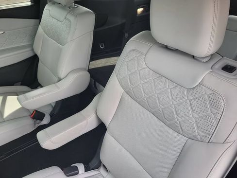 Used 2025 Ford Explorer Platinum w/ Ultimate Package AWD/4WD image 34