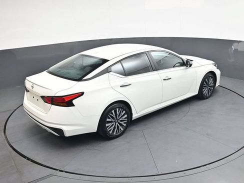 Used 2025 Nissan Altima 2.5 SV FWD image 27