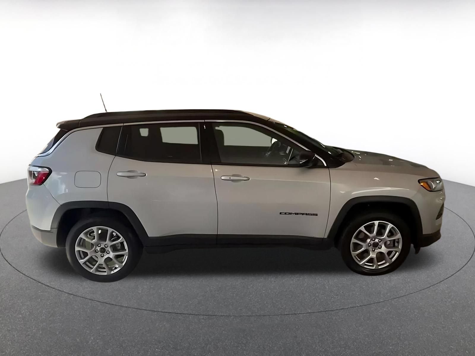 Used 2025 Jeep Compass Limited AWD/4WD image 15