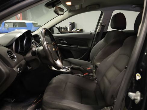 Used 2014 Chevrolet Cruze LT w/ Technology Package FWD image 12