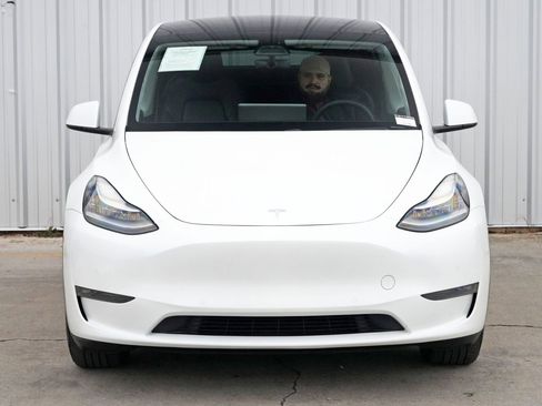 Used 2020 Tesla Model Y Long Range image 47