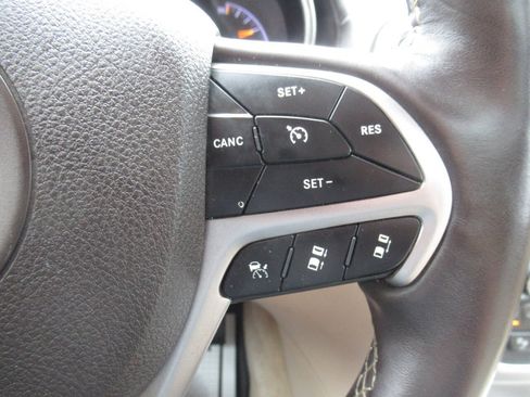Used 2018 Jeep Grand Cherokee Overland AWD/4WD image 33